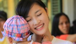 Triệu Thị Hà tặng thư viện sách cho học sinh nghèo miền núi Cao Bằng